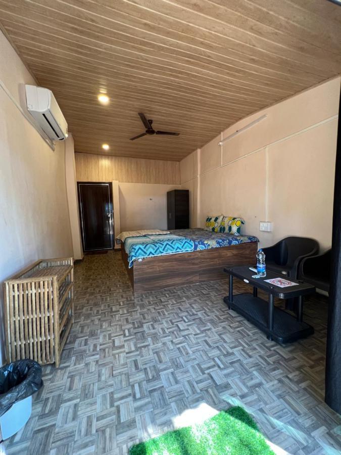 Blue Lagoon Beach Resort Гокарна Екстериор снимка